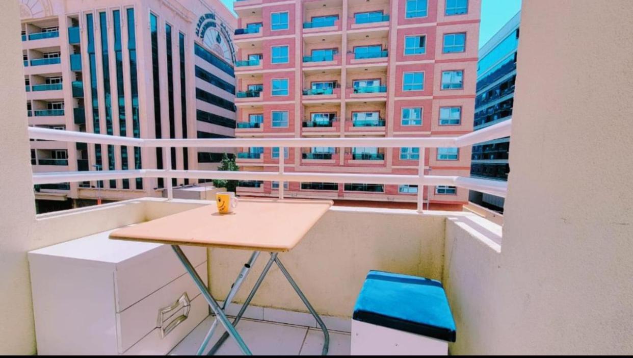 Dxb Hostel Near Adcb Metro Station Dubai Exterior foto